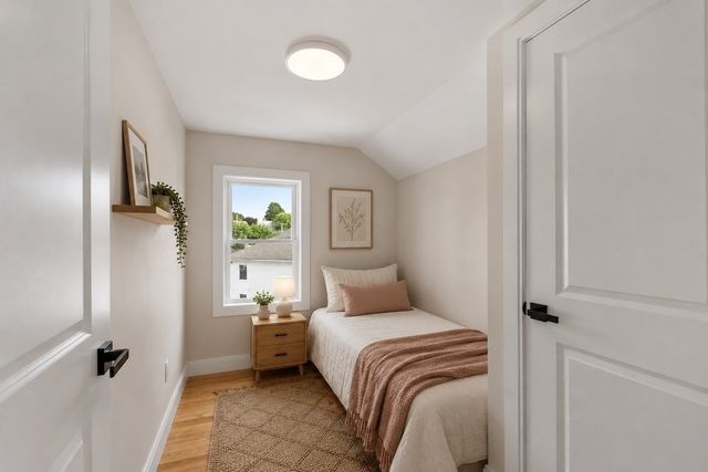 11 Hovey St, Woburn, MA 01801