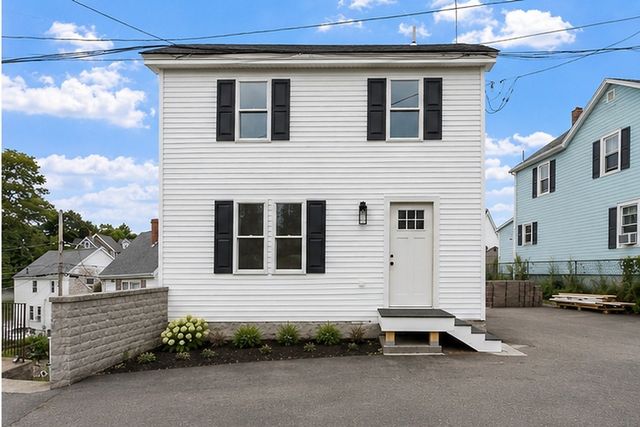 11 Hovey St, Woburn, MA 01801