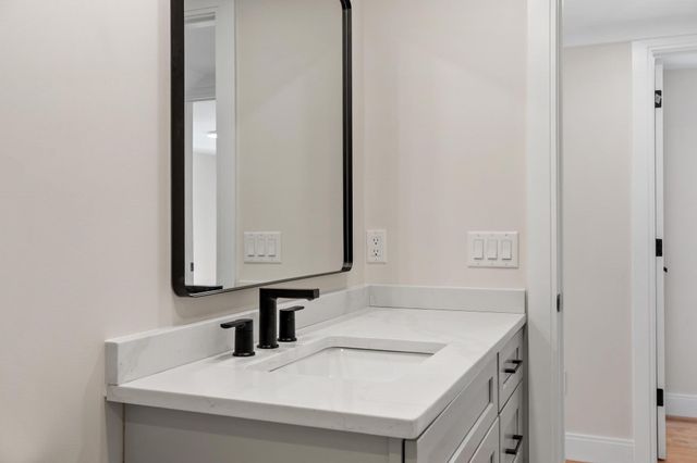 11 Hovey St, Woburn, MA 01801