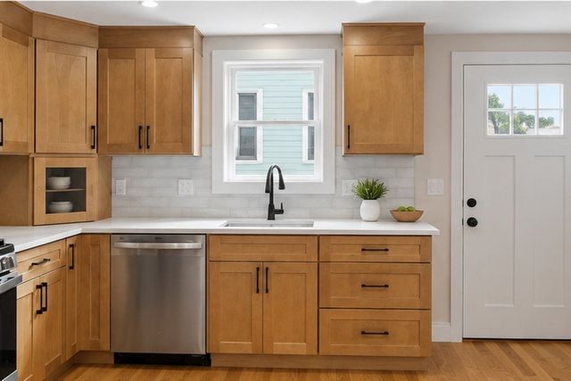 11 Hovey St, Woburn, MA 01801