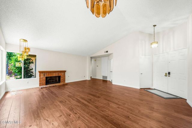 6793 Pecan Avenue, Moorpark, CA 93021