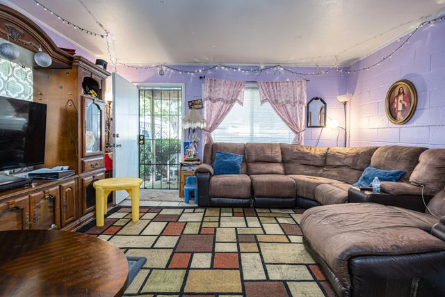 4903 58th St, Sacramento, CA 95820