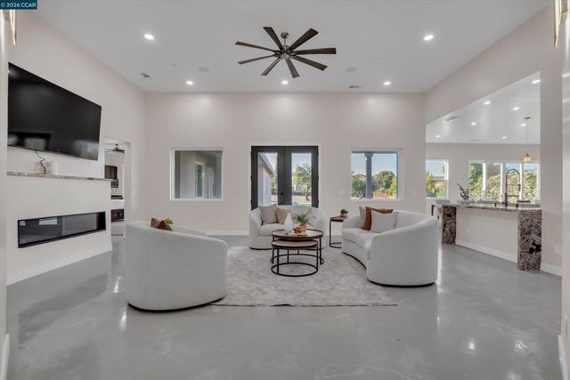 30 W Cypress Place, Oakley, CA 94561