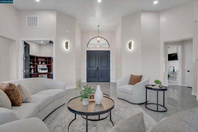 30 W Cypress Place, Oakley, CA 94561