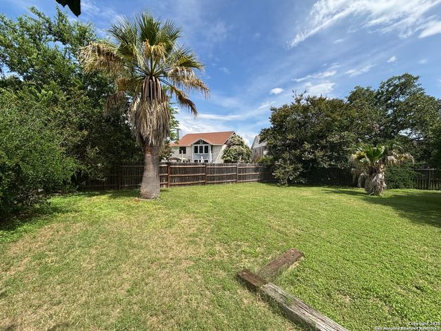 8131 Talkenhorn, Converse, TX 78109
