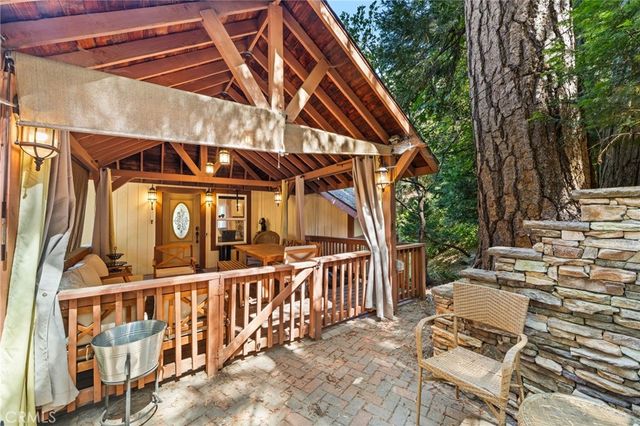 24599 Geneva Dr, Crestline, CA 92325