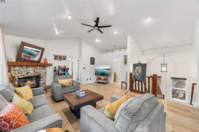 24599 Geneva Dr, Crestline, CA 92325