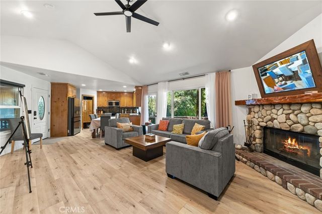 24599 Geneva Dr, Crestline, CA 92325