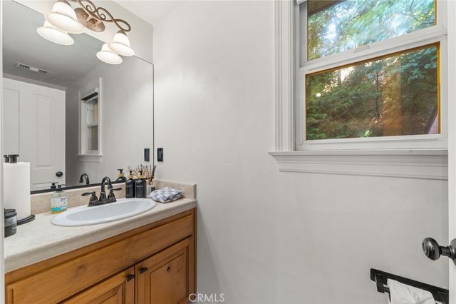 24599 Geneva Dr, Crestline, CA 92325