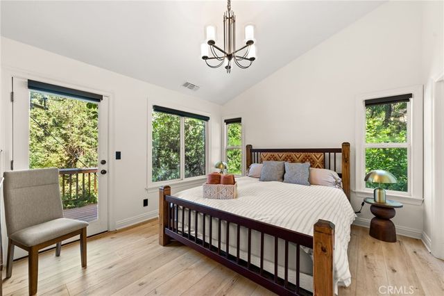 24599 Geneva Dr, Crestline, CA 92325