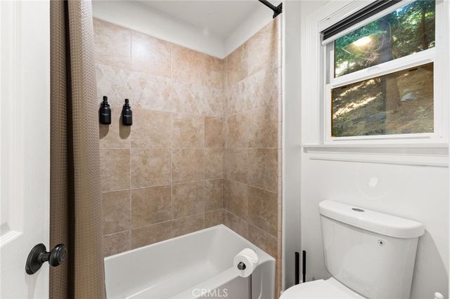 24599 Geneva Dr, Crestline, CA 92325