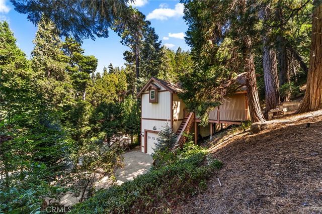 24599 Geneva Dr, Crestline, CA 92325