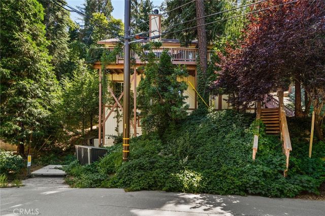 24599 Geneva Dr, Crestline, CA 92325
