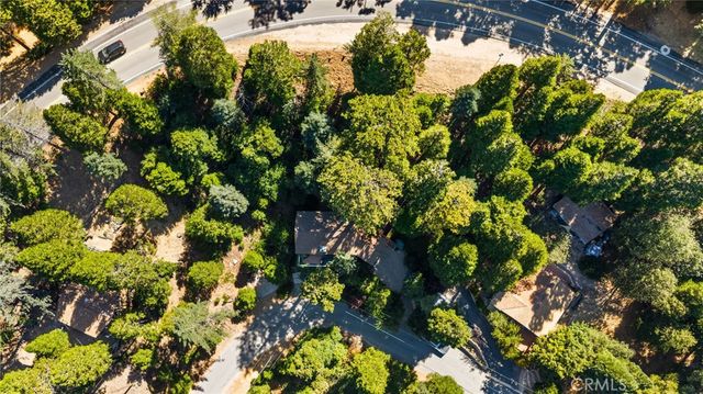 24599 Geneva Dr, Crestline, CA 92325