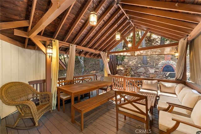 24599 Geneva Dr, Crestline, CA 92325