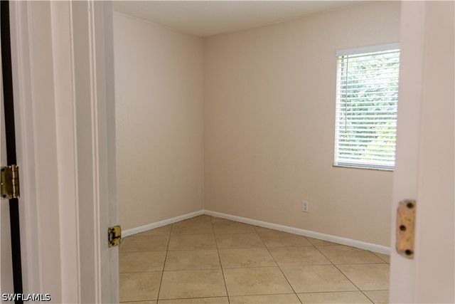 4627 Bayshore DR I-4, Naples, FL 34112
