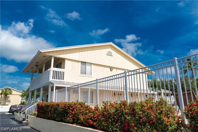 4627 Bayshore DR I-4, Naples, FL 34112