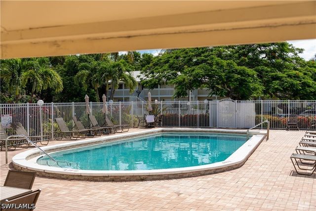4627 Bayshore DR I-4, Naples, FL 34112