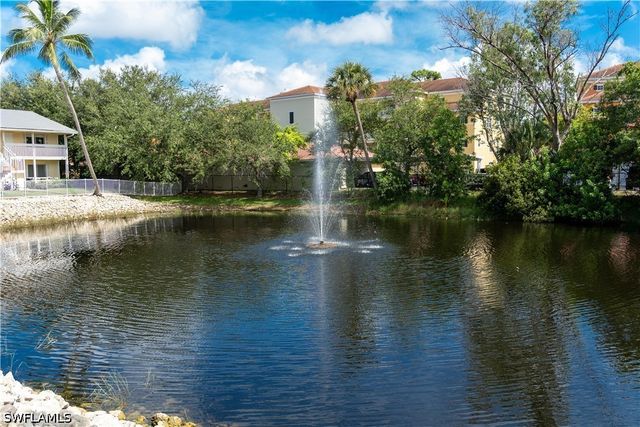 4627 Bayshore DR I-4, Naples, FL 34112