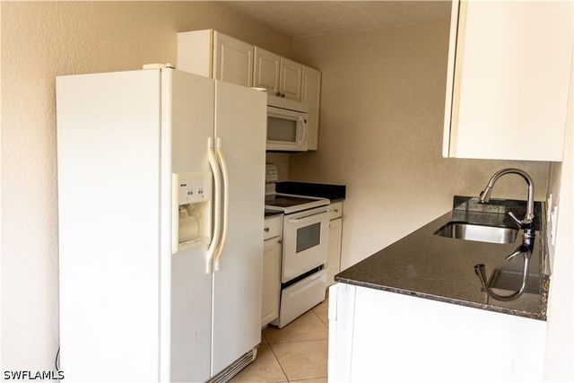 4627 Bayshore DR I-4, Naples, FL 34112