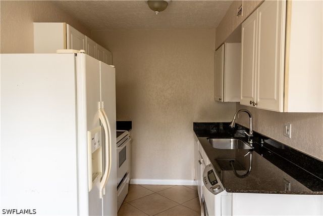 4627 Bayshore DR I-4, Naples, FL 34112