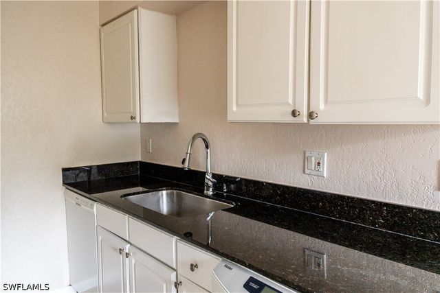 4627 Bayshore DR I-4, Naples, FL 34112