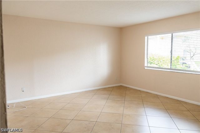 4627 Bayshore DR I-4, Naples, FL 34112