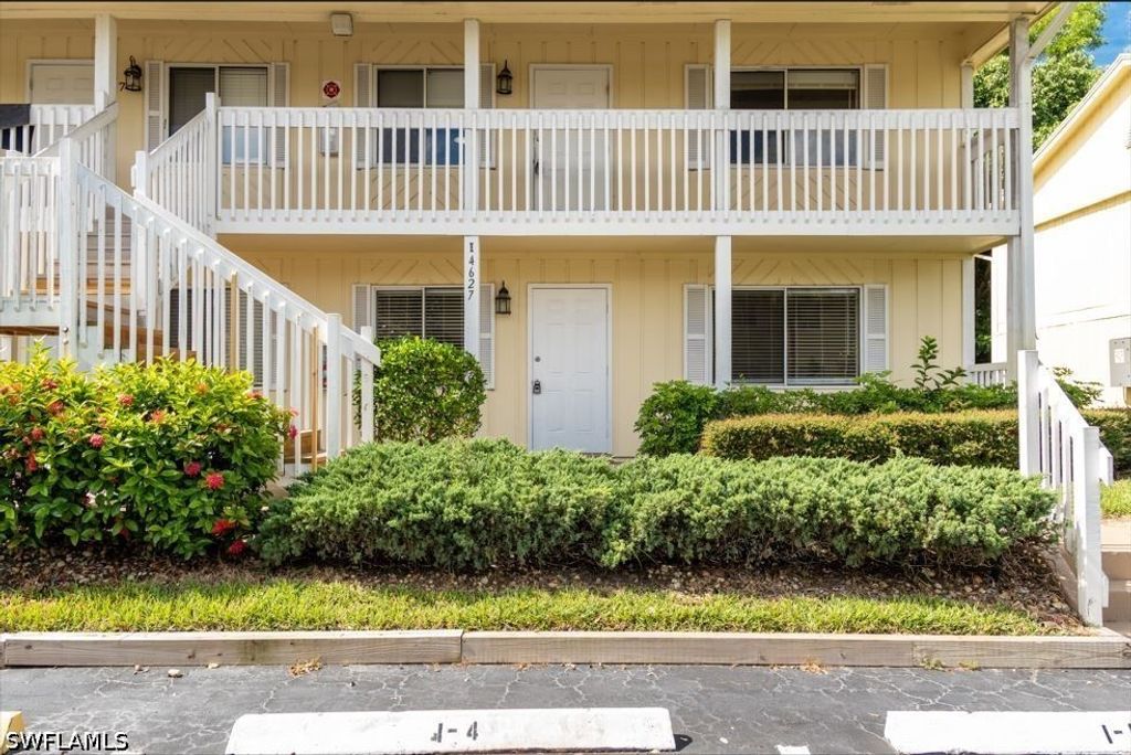4627 Bayshore DR I-4, Naples, FL 34112