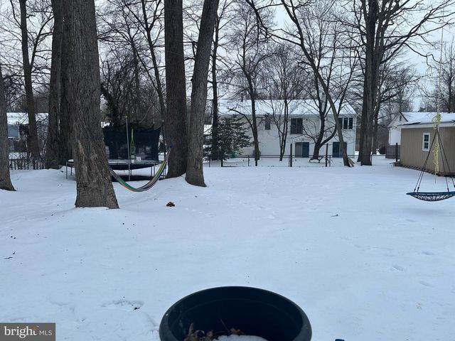 9937 FRANKLIN ST, Lanham, MD 20706