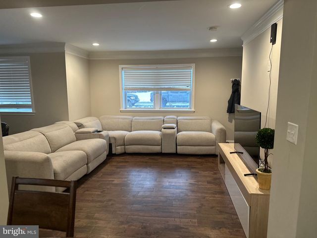 9937 FRANKLIN ST, Lanham, MD 20706