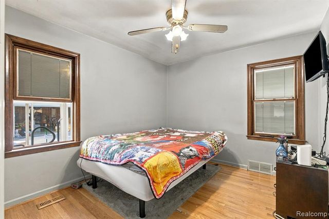 9864 Niver Avenue, Allen Park, MI 48101