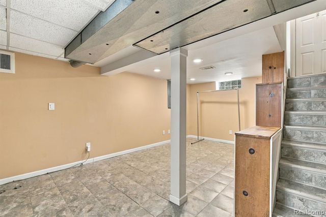 9864 Niver Avenue, Allen Park, MI 48101
