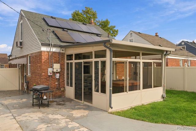 9864 Niver Avenue, Allen Park, MI 48101
