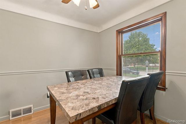 9864 Niver Avenue, Allen Park, MI 48101