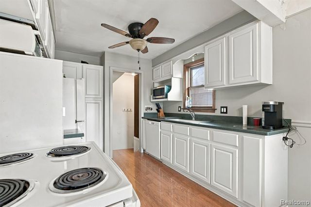 9864 Niver Avenue, Allen Park, MI 48101
