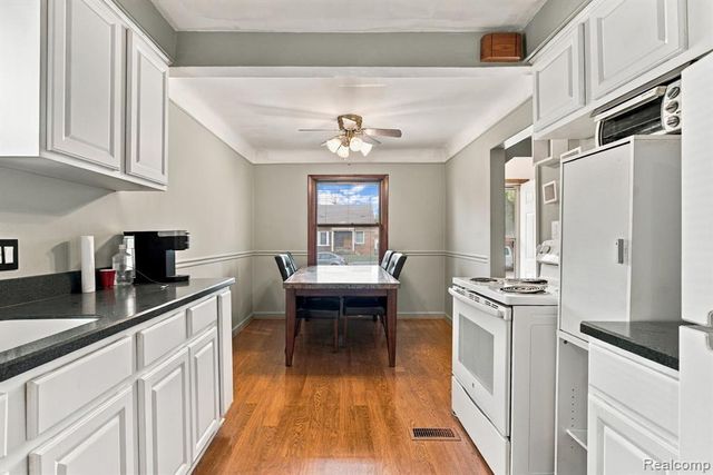 9864 Niver Avenue, Allen Park, MI 48101