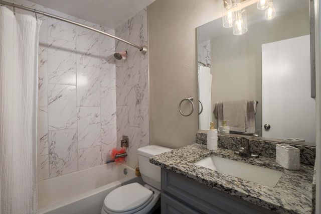 1219 82nd Street SW, Albuquerque, NM 87121