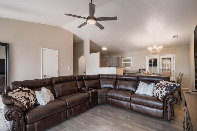 1219 82nd Street SW, Albuquerque, NM 87121