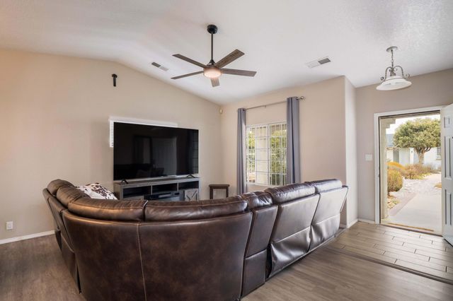 1219 82nd Street SW, Albuquerque, NM 87121