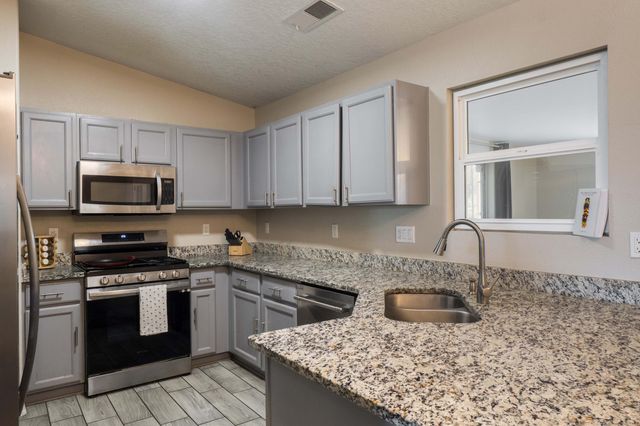 1219 82nd Street SW, Albuquerque, NM 87121