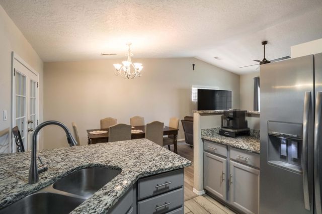 1219 82nd Street SW, Albuquerque, NM 87121