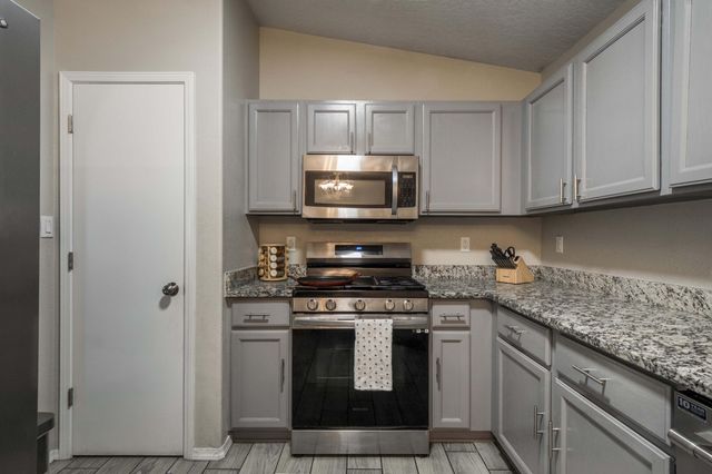 1219 82nd Street SW, Albuquerque, NM 87121