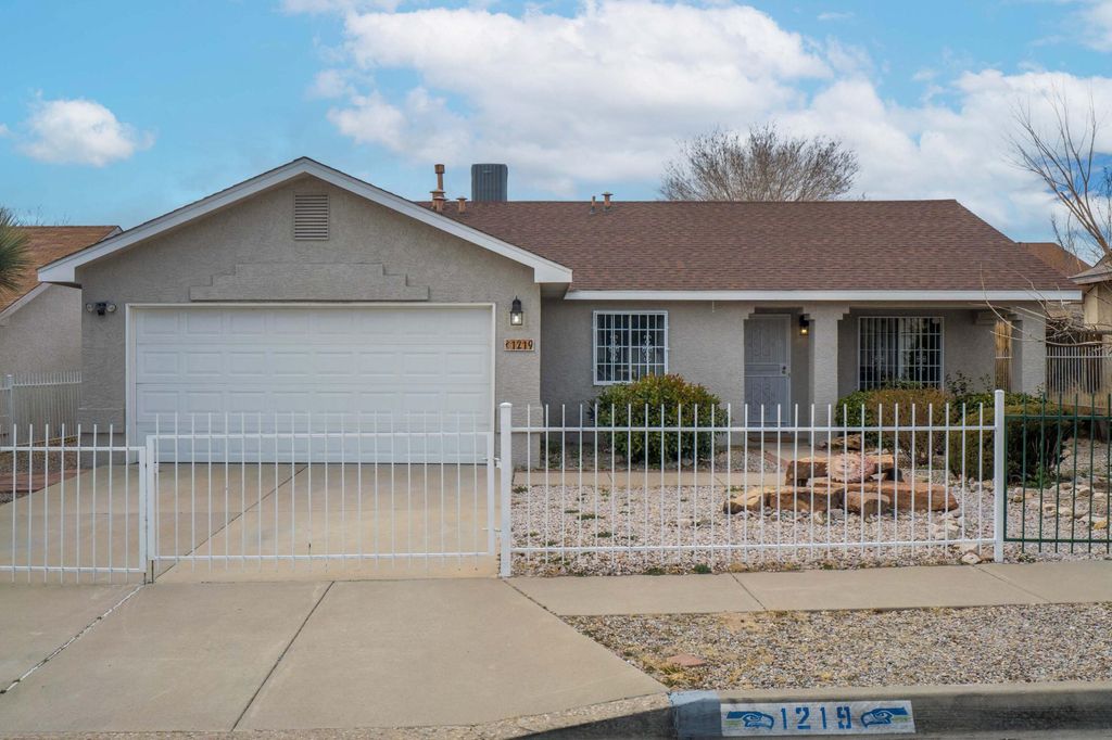 1219 82nd Street SW, Albuquerque, NM 87121
