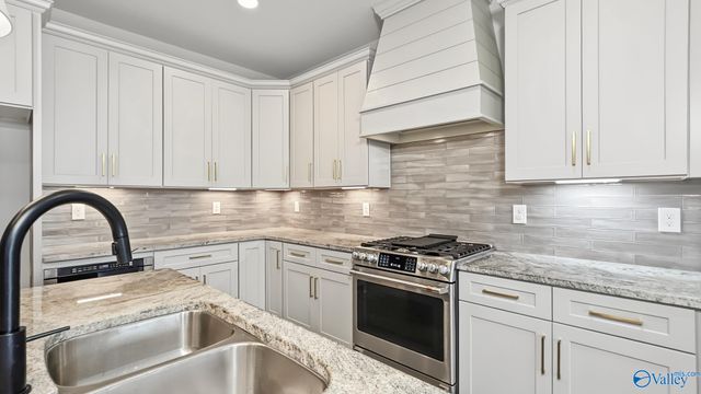 3 Farmhouse Way SE, Huntsville, AL 35803