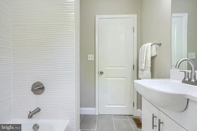 821 NOTTINGHAM RD, Baltimore, MD 21229