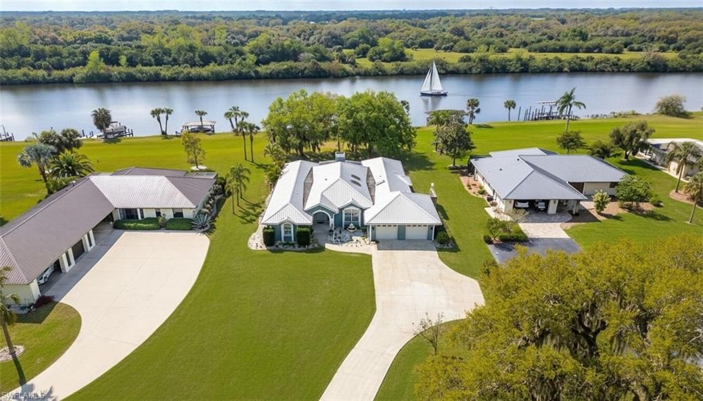 1261 Riverbend DR, LABELLE, FL 33935 — exterior