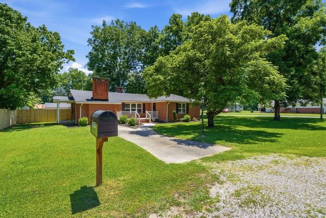 1819 Hamilton Ave, South Pittsburg, TN 37380
