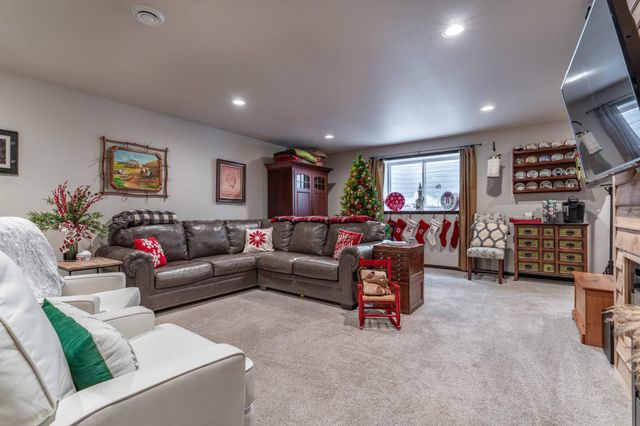 5219 11th Street W, West Fargo, ND 58078