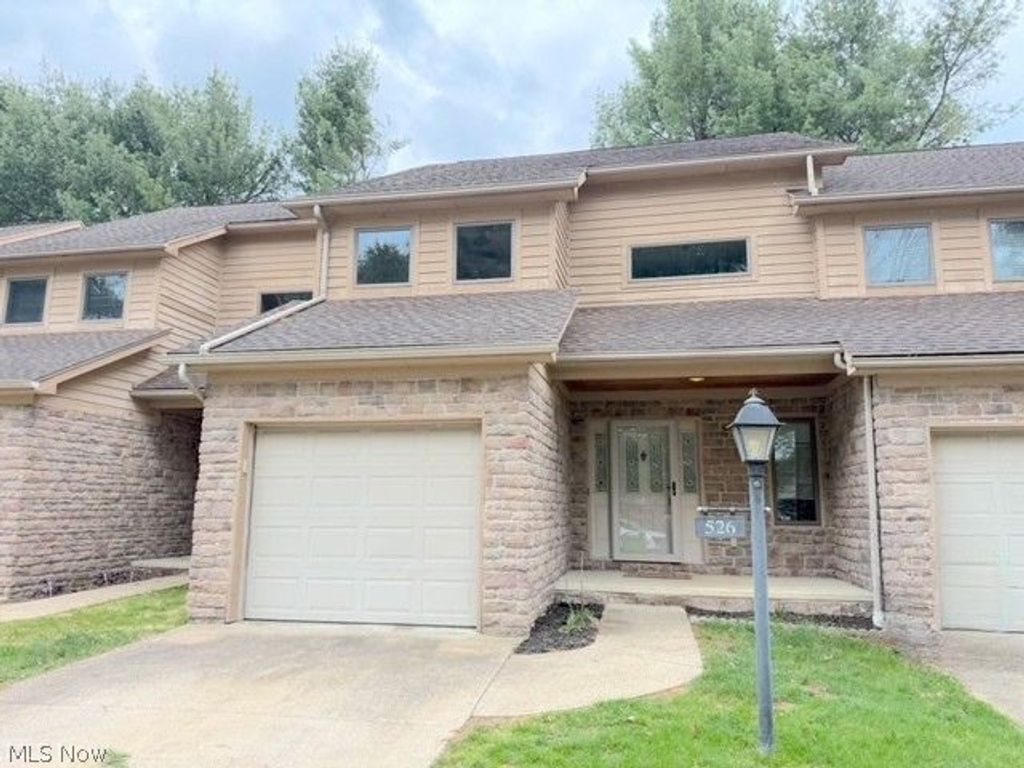 526 Oakdale Drive, Dover, OH 44622