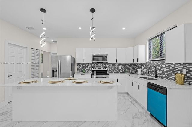 742 NW 70th St, Miami, FL 33150